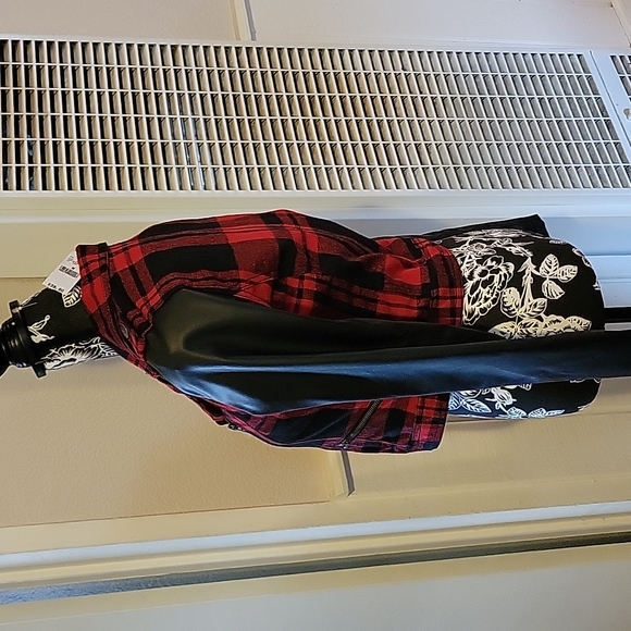 Faux Leather Jacket Cropped - Picture 2 of 4